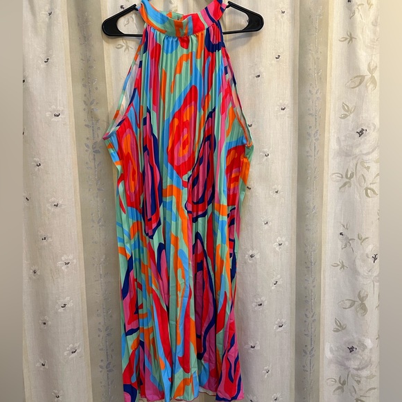 SHEIN VCAY Plus Allover Print Halter Neck Pleated Detail Dress - Picture 3 of 6